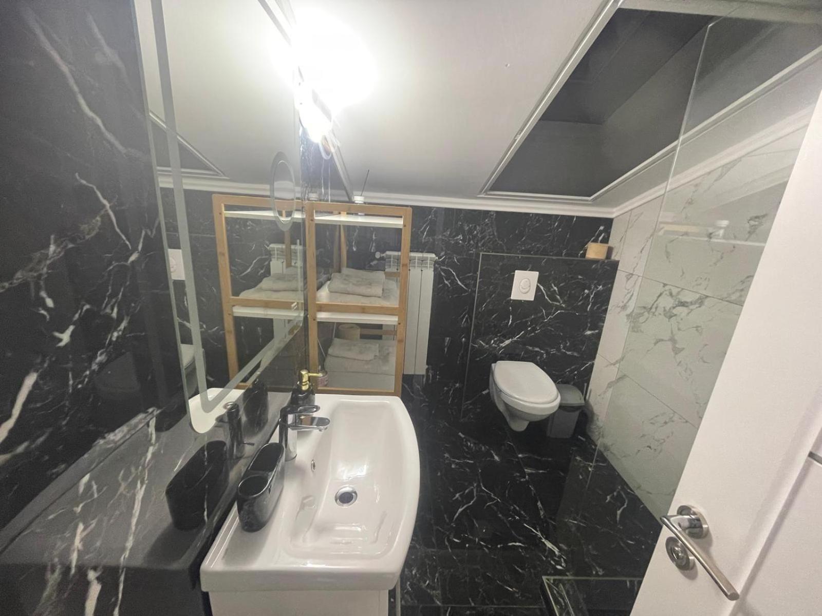 Apartament 2 Camere Tirgu Jiu Târgu Jiu Exterior foto